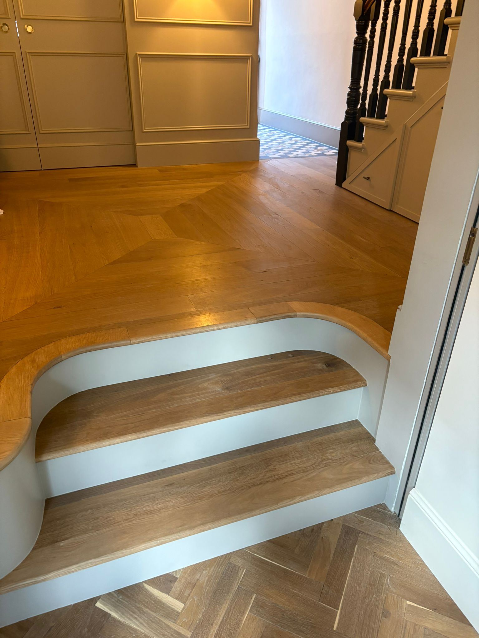 Curved Oak Staircase & Hallway
