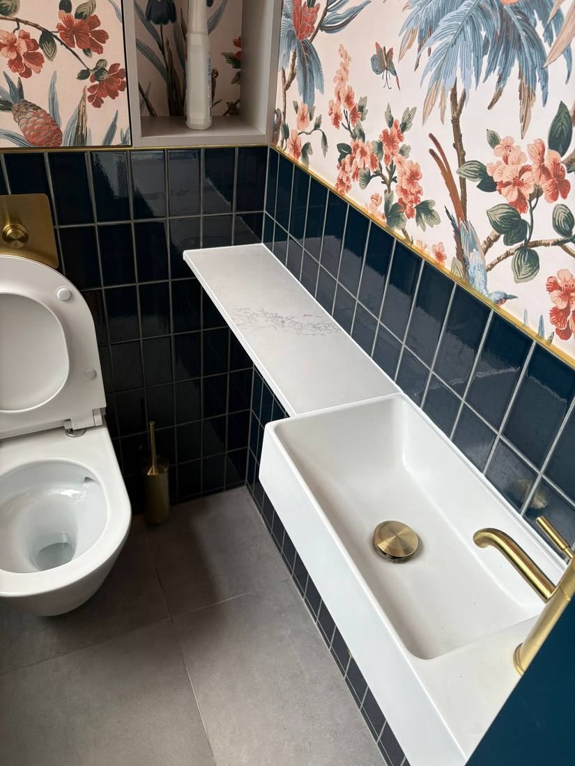 Navy & Botanical WC — Detail